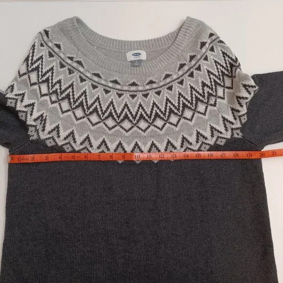 Women's Old Navy Dark Gray/Black Sweater with White/Light Gray Design Size Large - Picture 6 of 9
